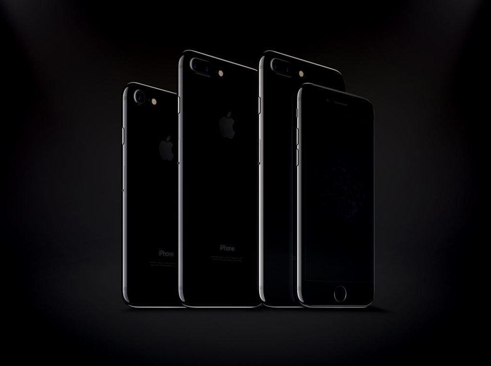 Free iPhone 7 and iPhone 7 Plus Jet Black PSD Mockups