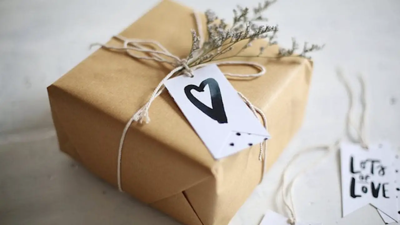 40 Gift Tag Designs With Free Printable Psd Gift Tag Templates