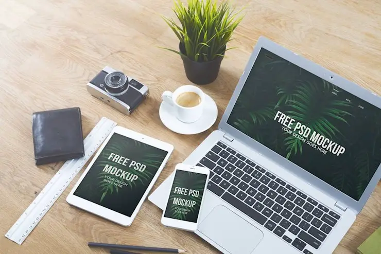 free-devices-on-desk-mockup-1